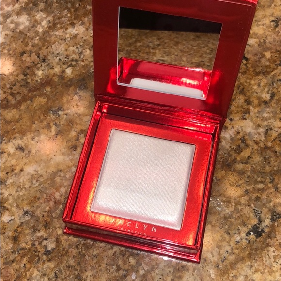 Jaclyn Cosmetics Highlighter Twinkle